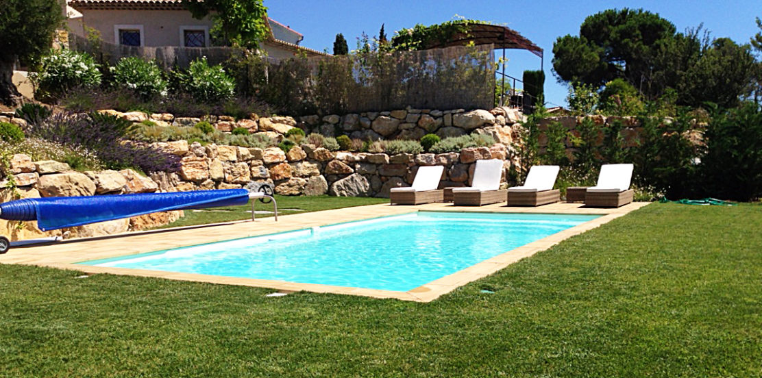terrassement de piscine béton et enrochement et aménagement extérieur par Mouans TP